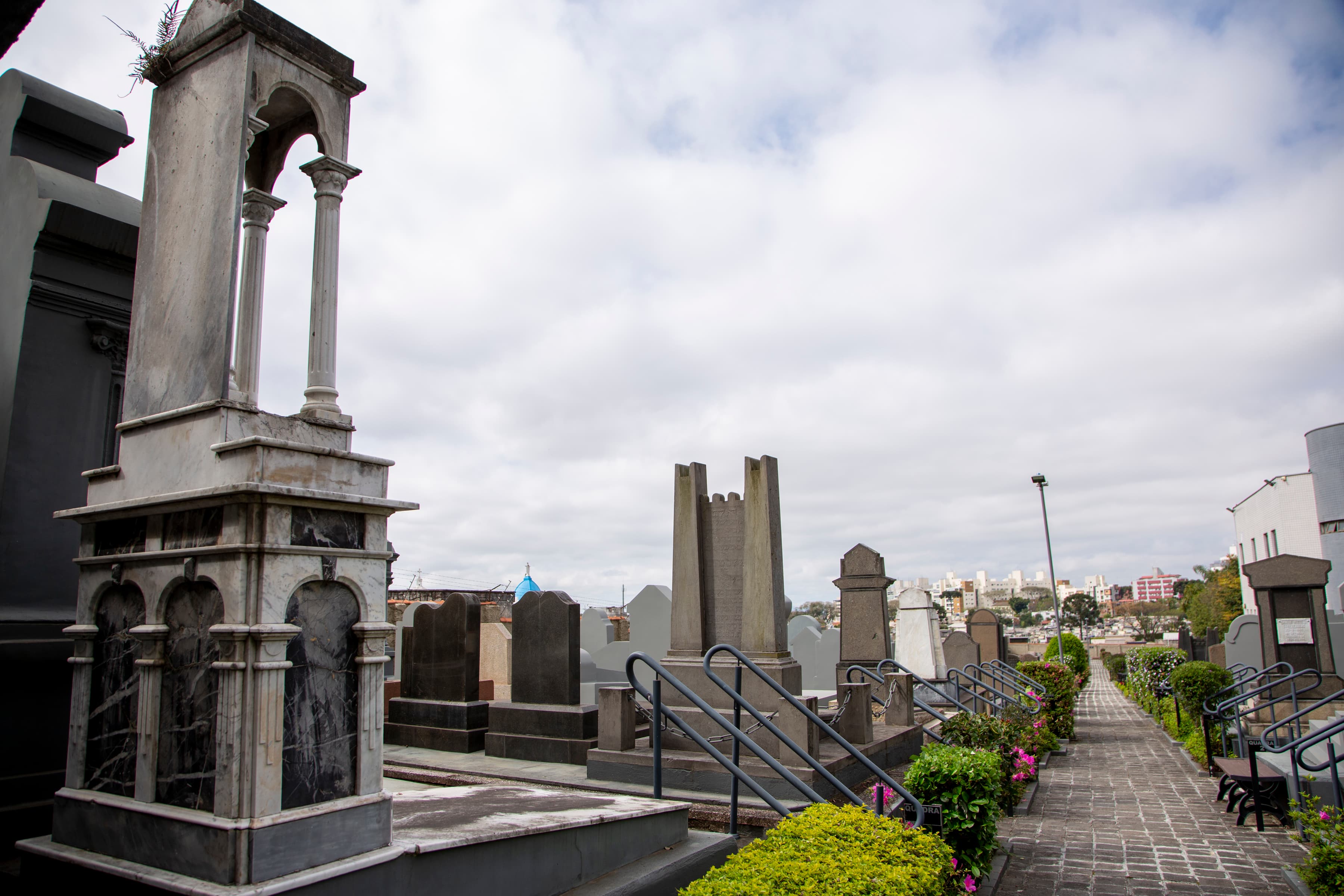 Dias e Horários de Visitas aos Cemitérios
